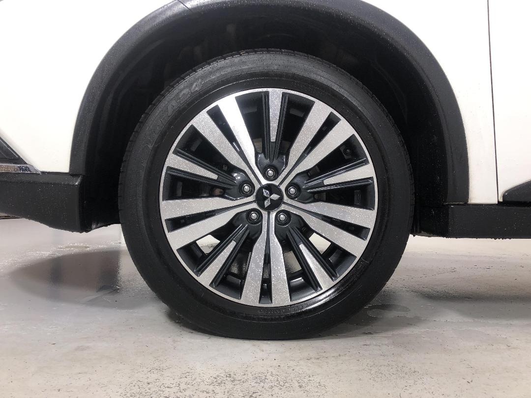 Photo '10' of Mitsubishi Outlander