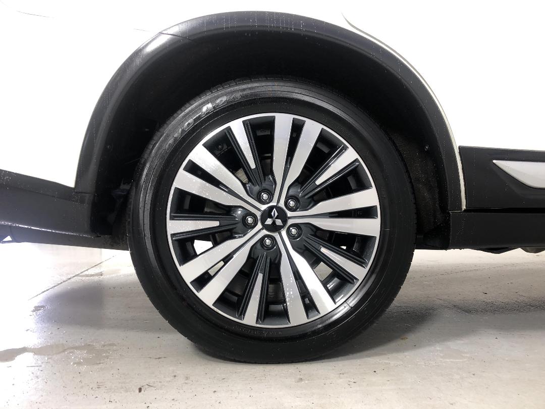 Photo '12' of Mitsubishi Outlander