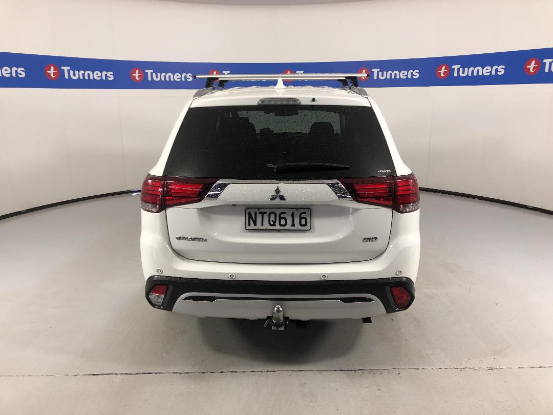 Photo '6' of Mitsubishi Outlander