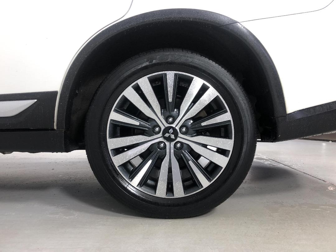 Photo '11' of Mitsubishi Outlander