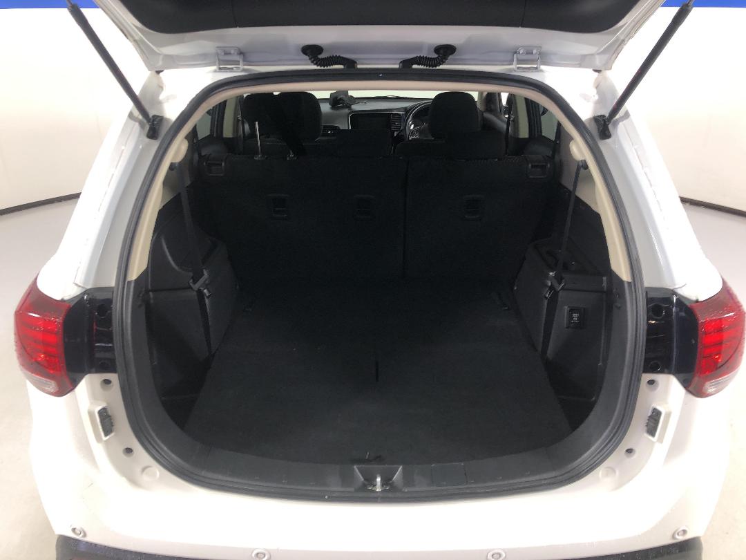 Photo '14' of Mitsubishi Outlander