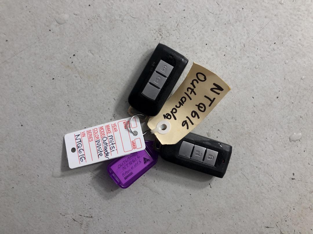 Photo '22' of Mitsubishi Outlander