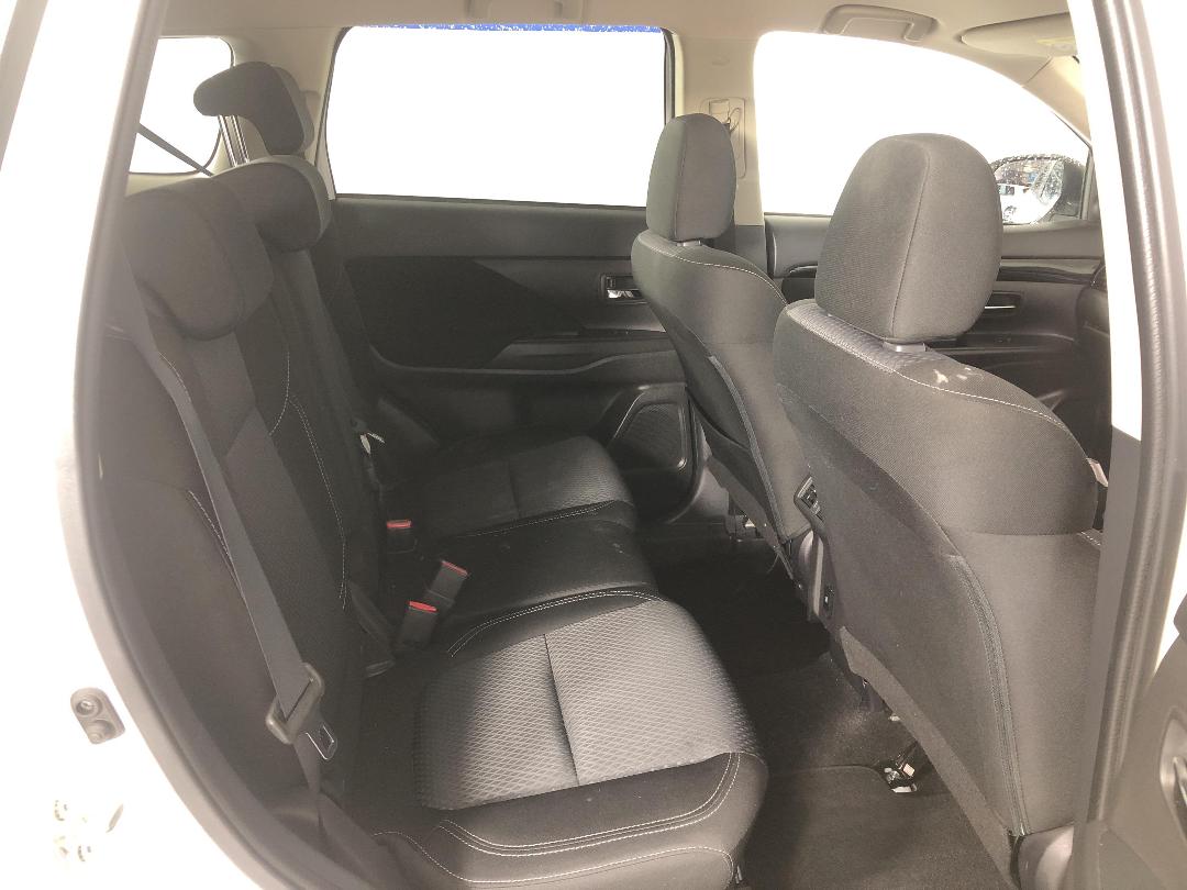 Photo '20' of Mitsubishi Outlander