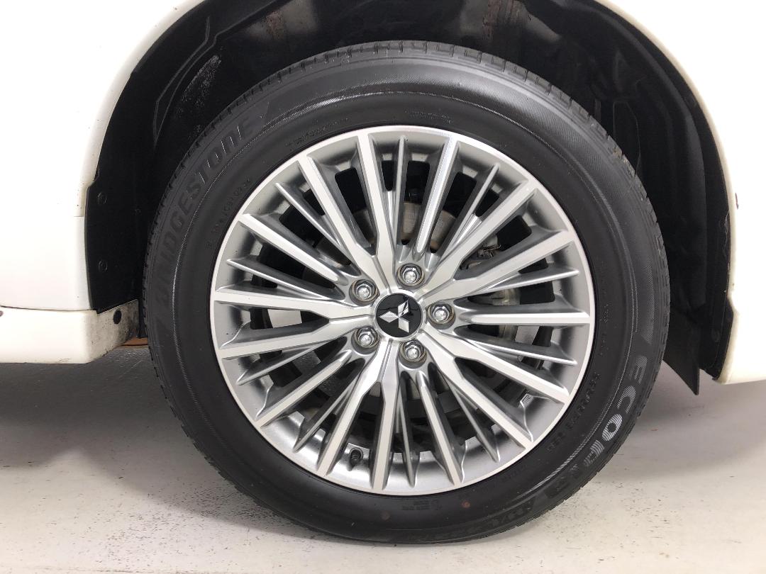 Photo '9' of Mitsubishi Outlander