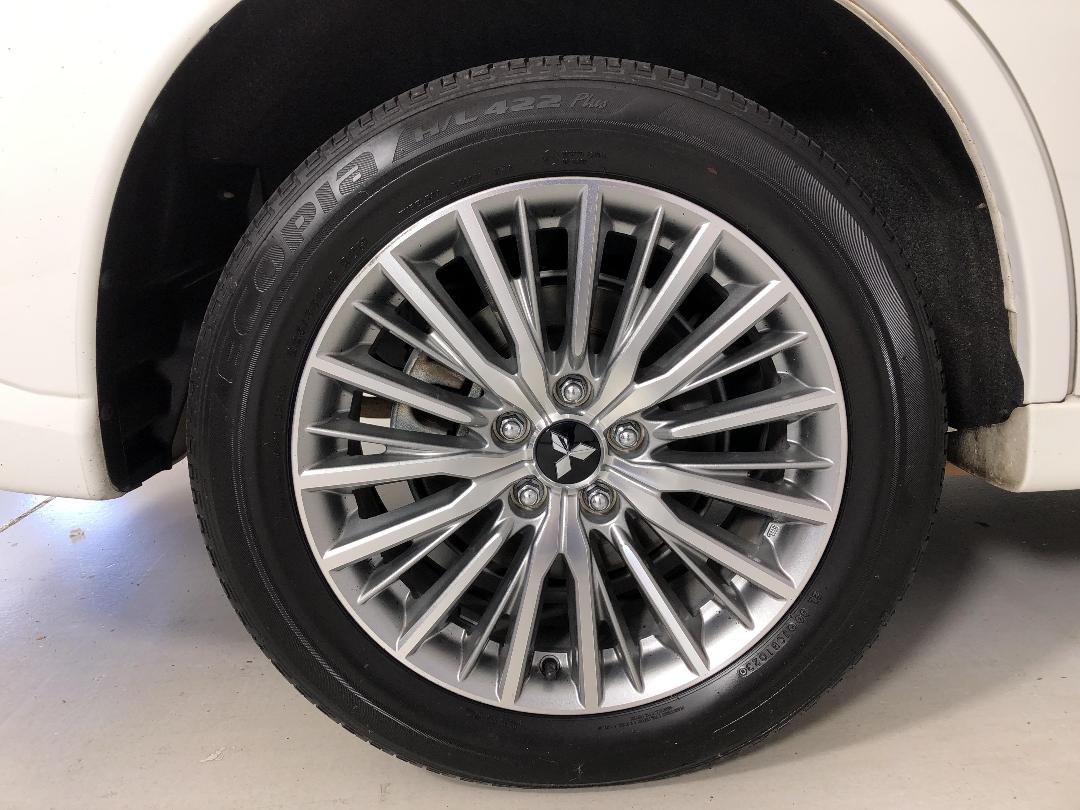 Photo '12' of Mitsubishi Outlander