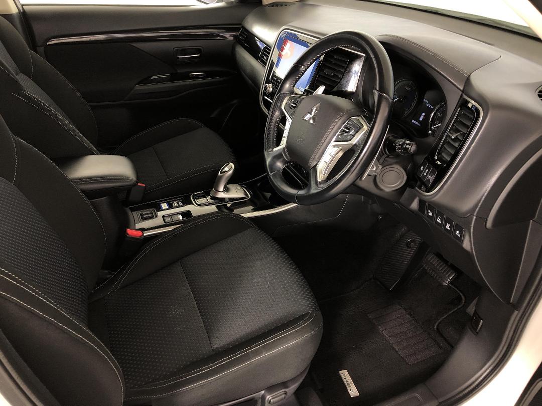 Photo '16' of Mitsubishi Outlander