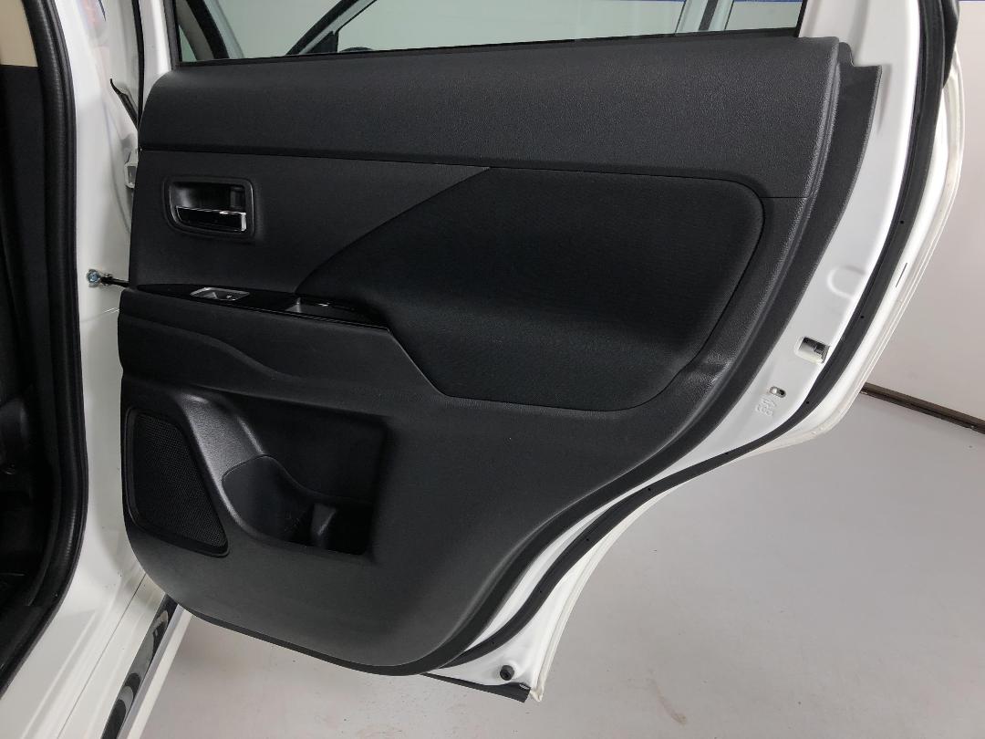 Photo '19' of Mitsubishi Outlander