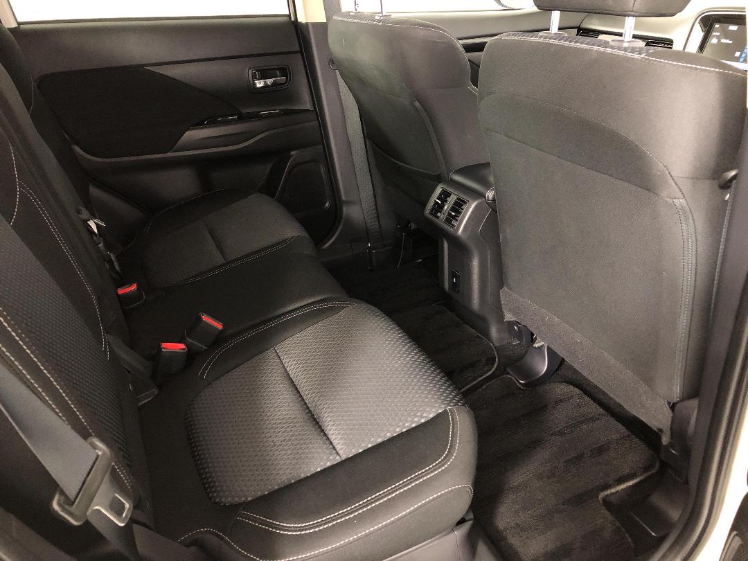 Photo '20' of Mitsubishi Outlander