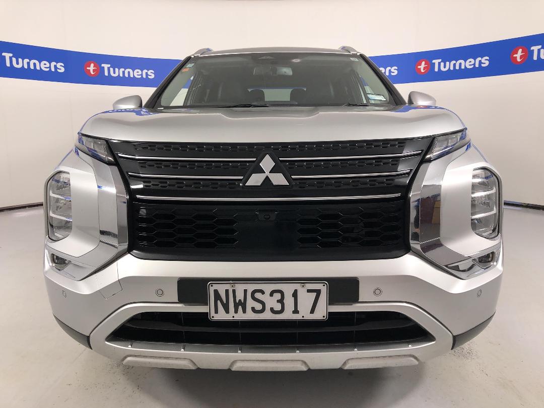 Photo '2' of Mitsubishi Outlander