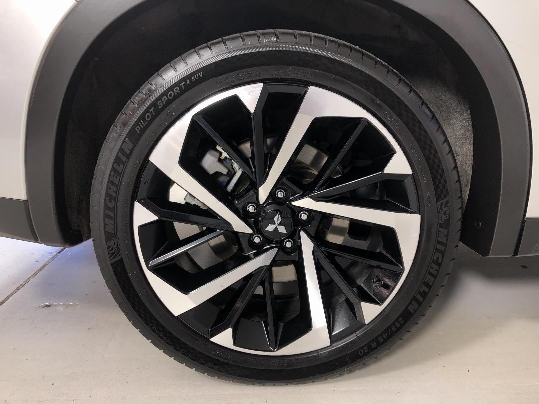 Photo '12' of Mitsubishi Outlander