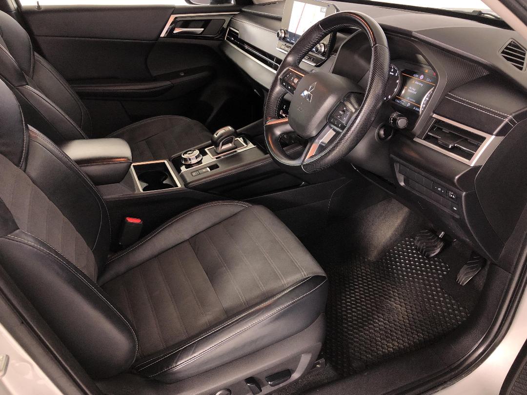 Photo '16' of Mitsubishi Outlander