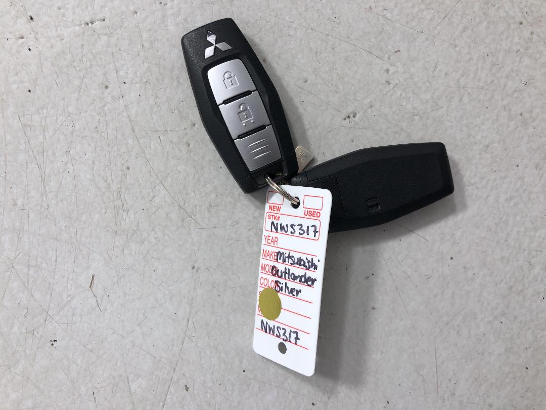 Photo '22' of Mitsubishi Outlander