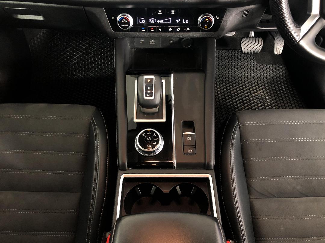 Photo '18' of Mitsubishi Outlander