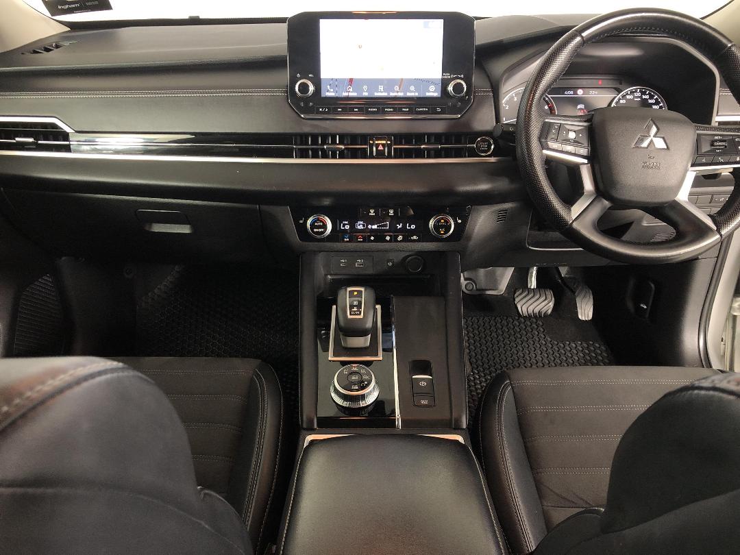 Photo '17' of Mitsubishi Outlander