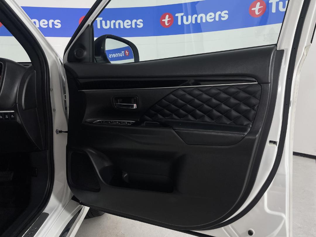 Photo '15' of Mitsubishi Outlander Photo '15' of Mitsubishi Outlander