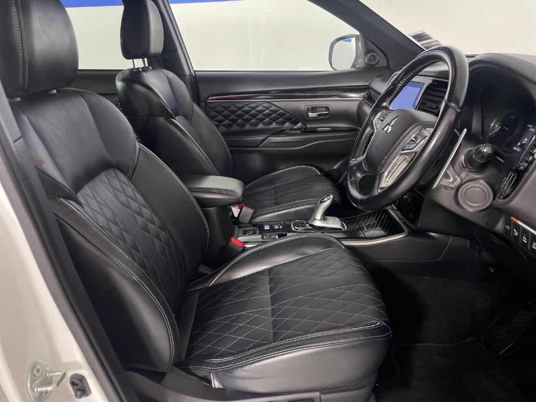 Photo '16' of Mitsubishi Outlander Photo '16' of Mitsubishi Outlander