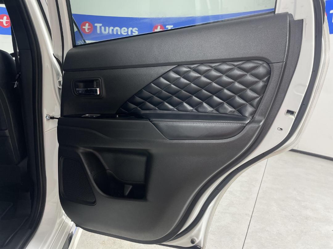 Photo '19' of Mitsubishi Outlander Photo '19' of Mitsubishi Outlander