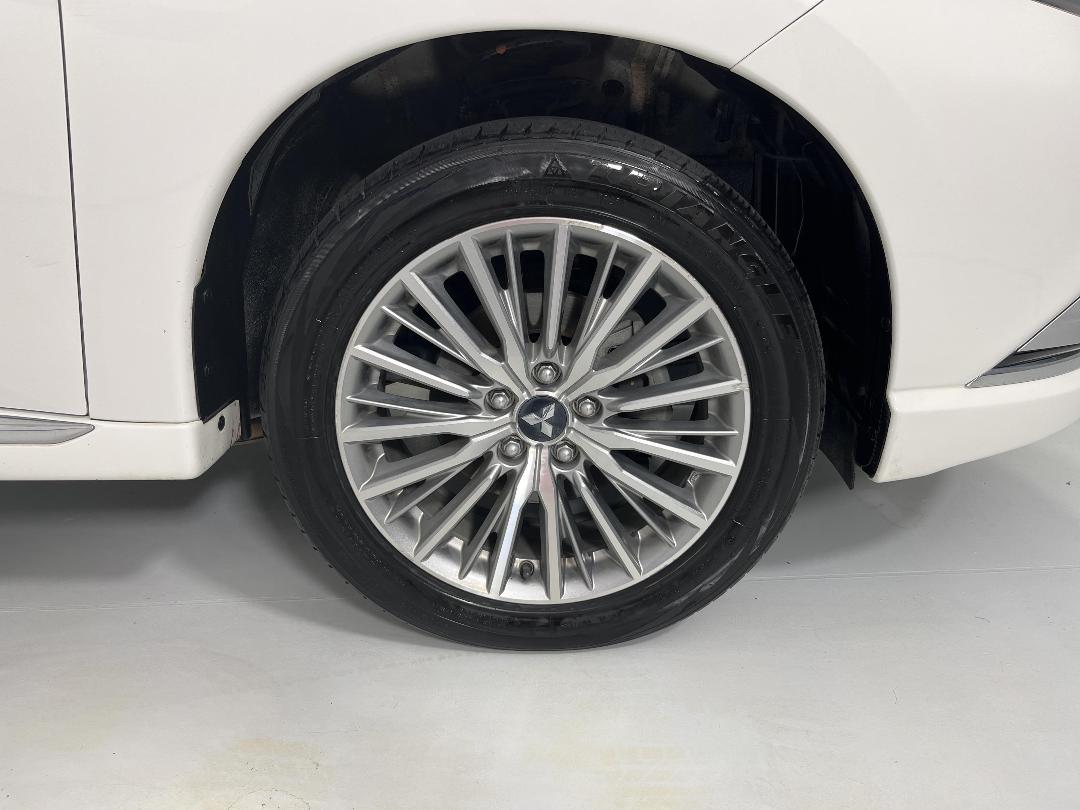 Photo '9' of Mitsubishi Outlander