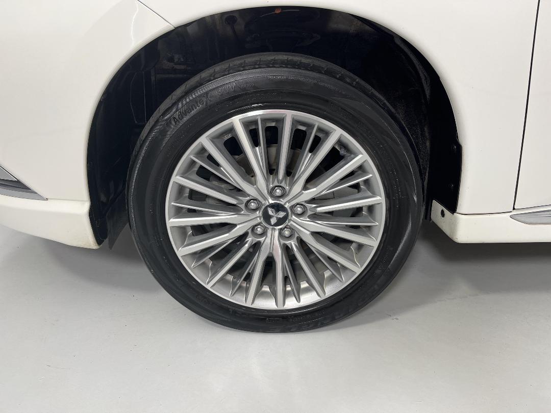 Photo '10' of Mitsubishi Outlander