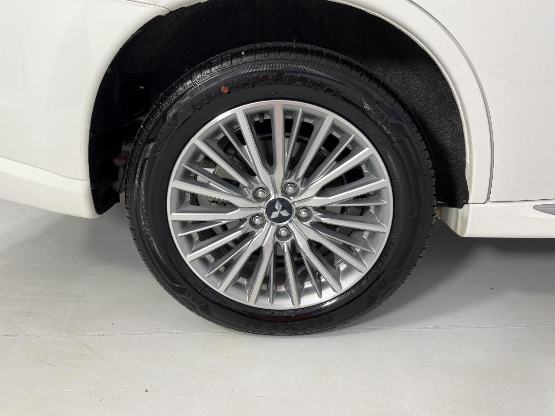 Photo '12' of Mitsubishi Outlander