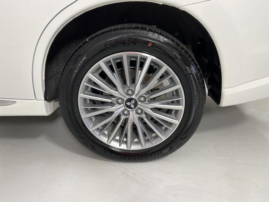 Photo '11' of Mitsubishi Outlander