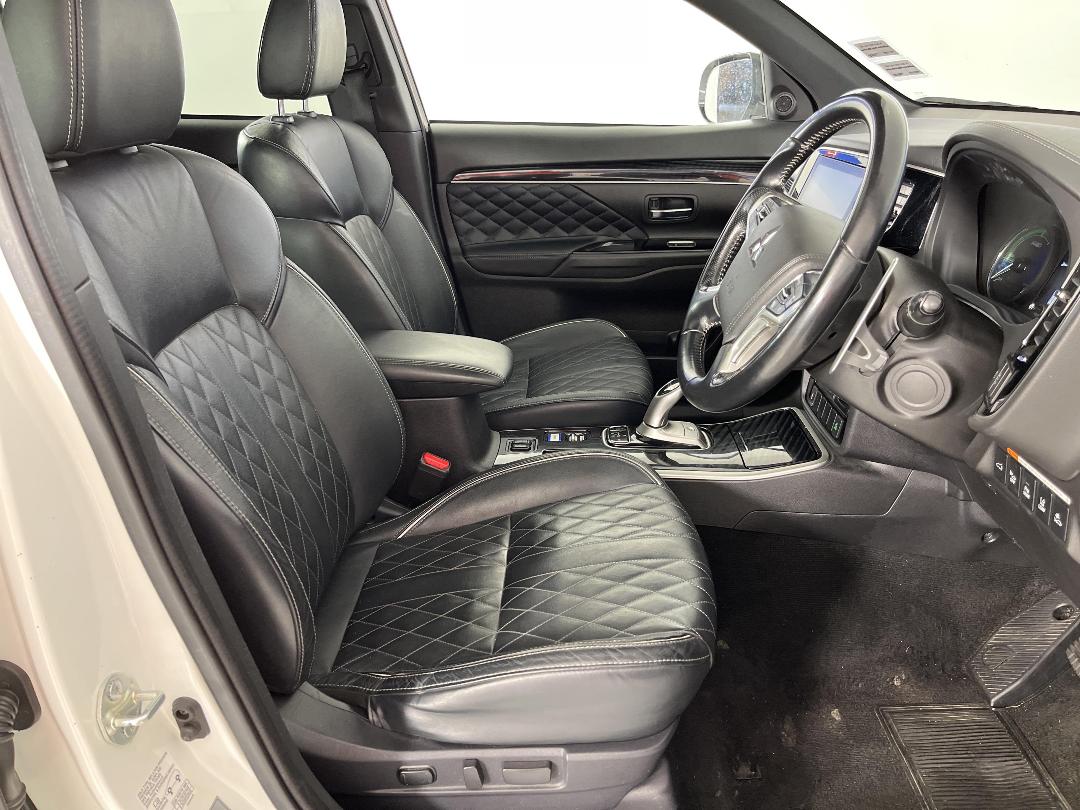 Photo '16' of Mitsubishi Outlander