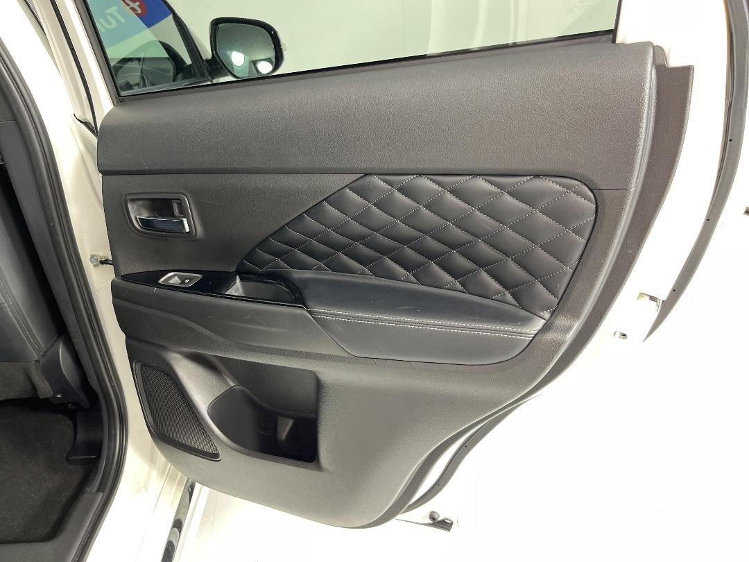 Photo '19' of Mitsubishi Outlander