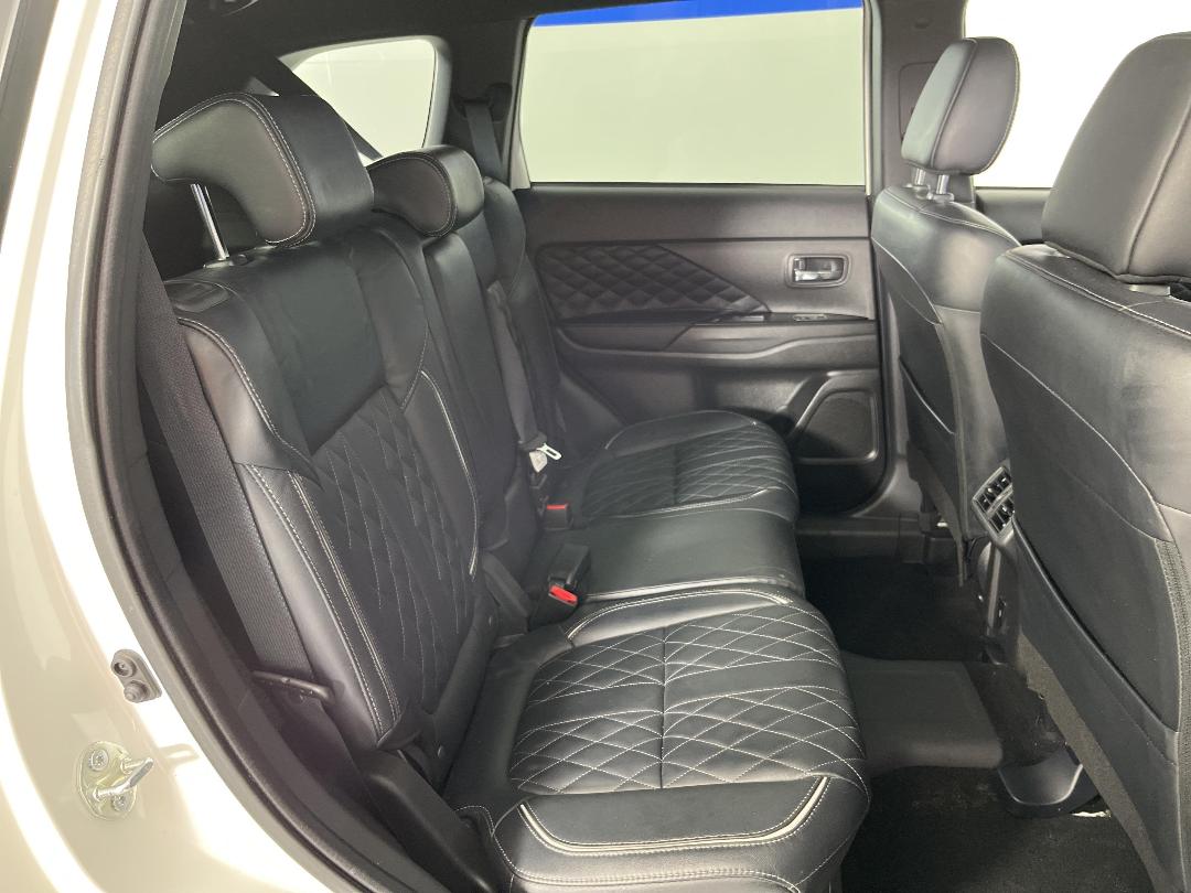 Photo '20' of Mitsubishi Outlander