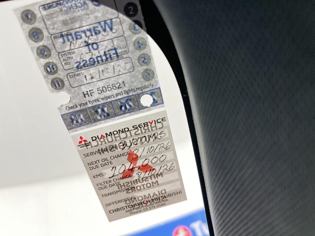 Photo '23' of Mitsubishi Outlander