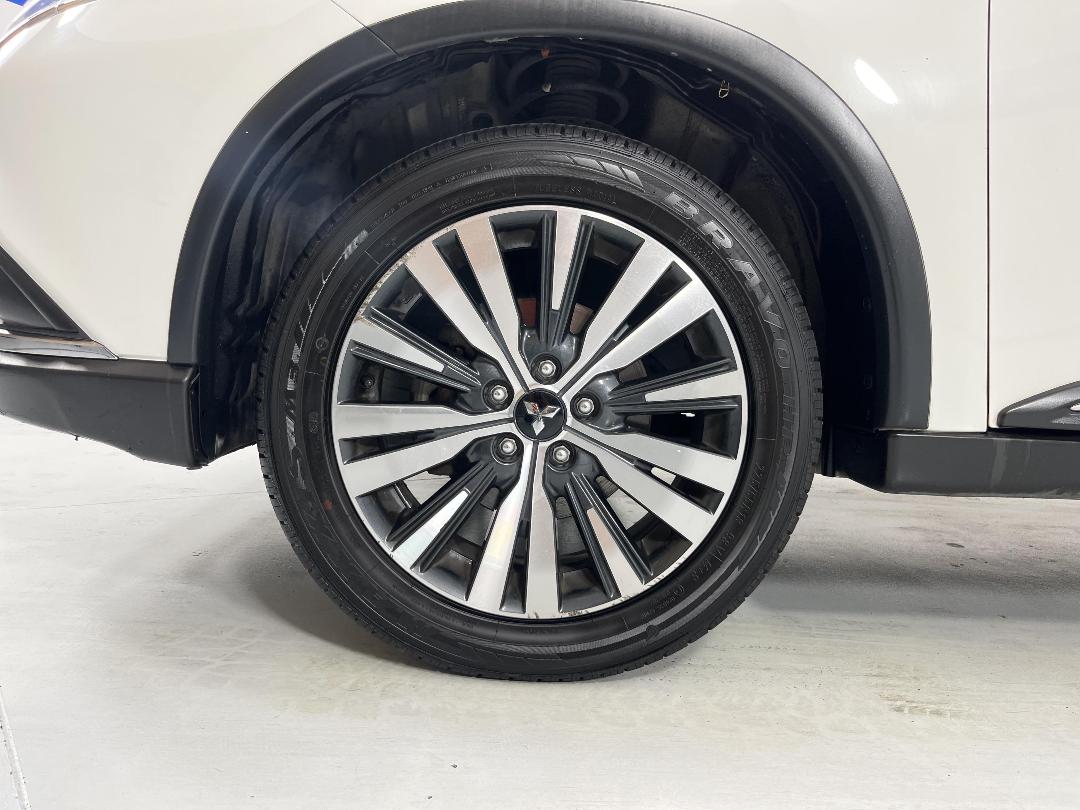 Photo '10' of Mitsubishi Outlander