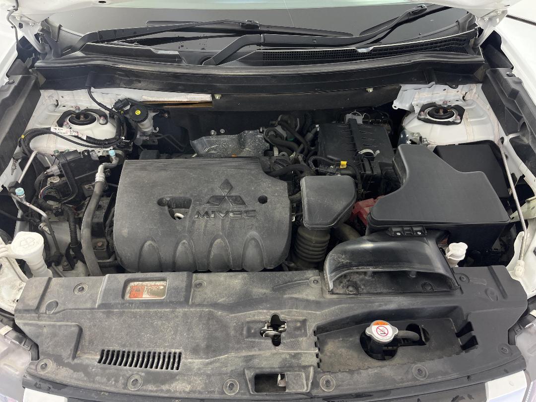 Photo '13' of Mitsubishi Outlander