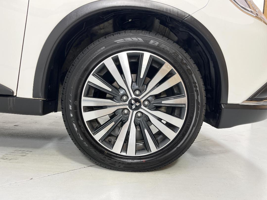 Photo '9' of Mitsubishi Outlander