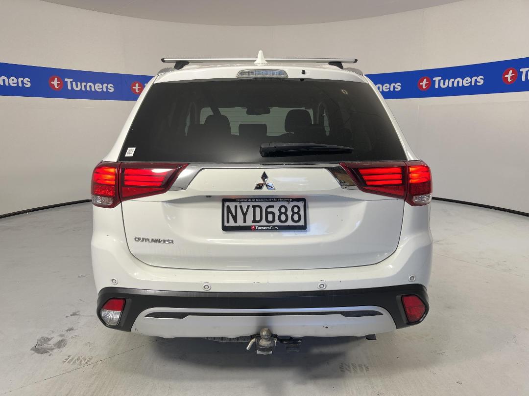 Photo '6' of Mitsubishi Outlander