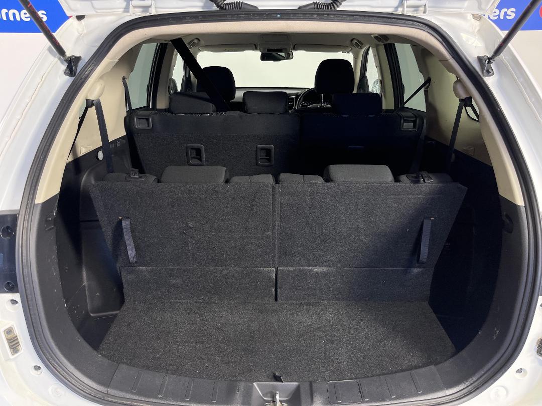 Photo '14' of Mitsubishi Outlander