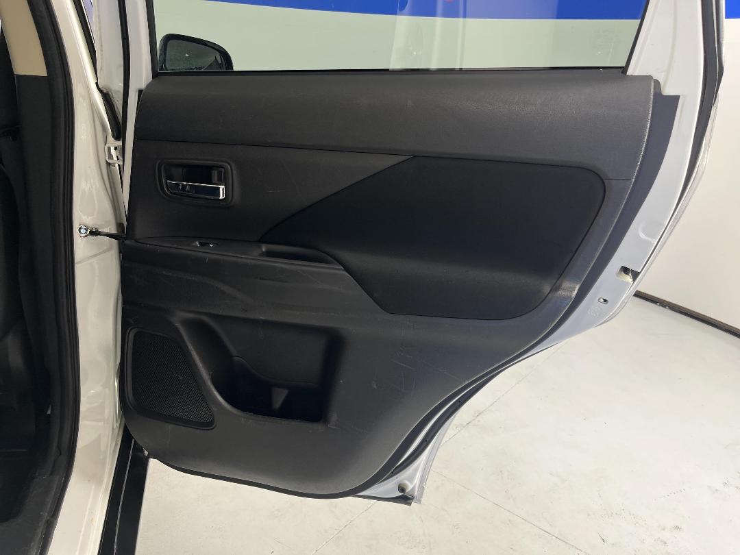 Photo '19' of Mitsubishi Outlander