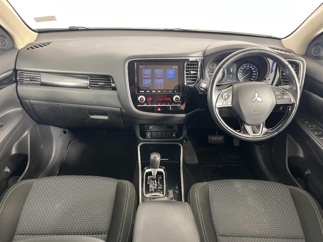 Photo '17' of Mitsubishi Outlander