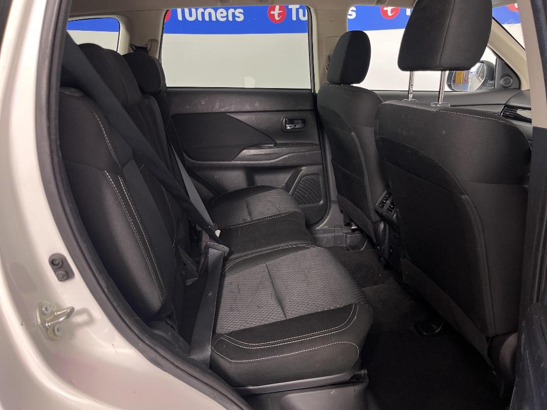 Photo '20' of Mitsubishi Outlander