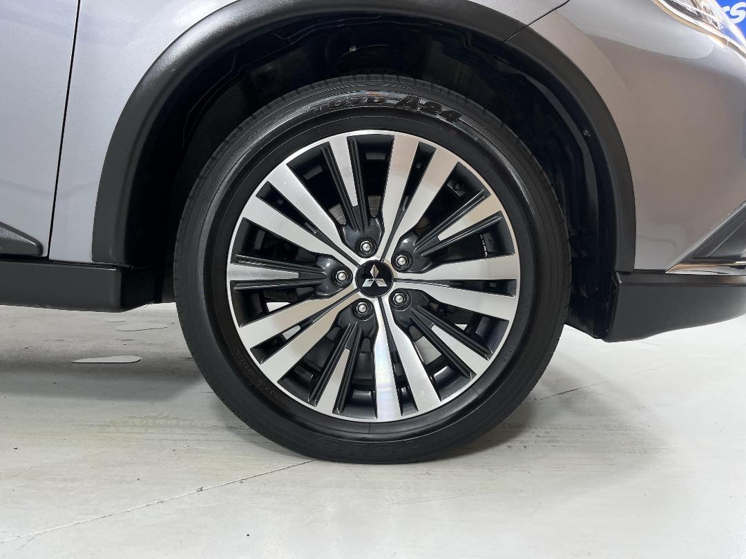 Photo '9' of Mitsubishi Outlander Photo '9' of Mitsubishi Outlander