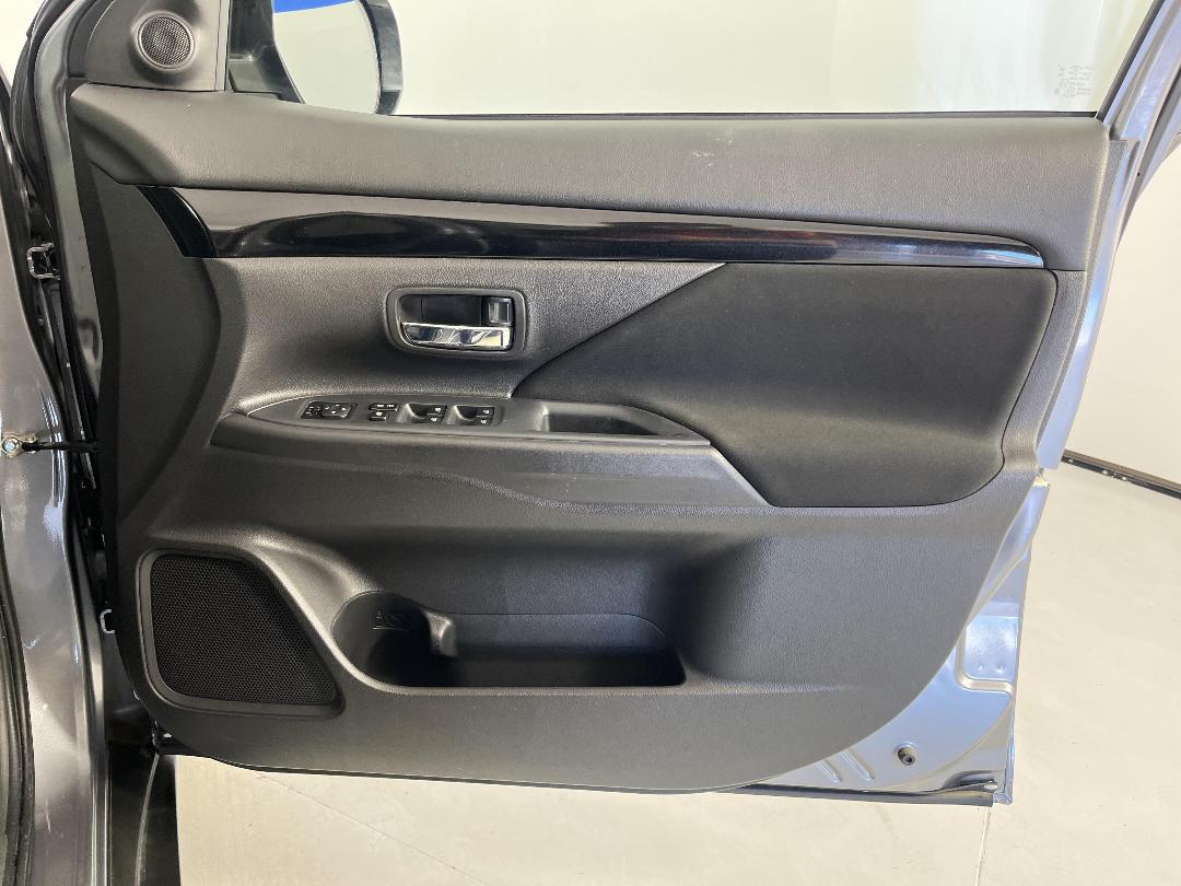 Photo '15' of Mitsubishi Outlander Photo '15' of Mitsubishi Outlander