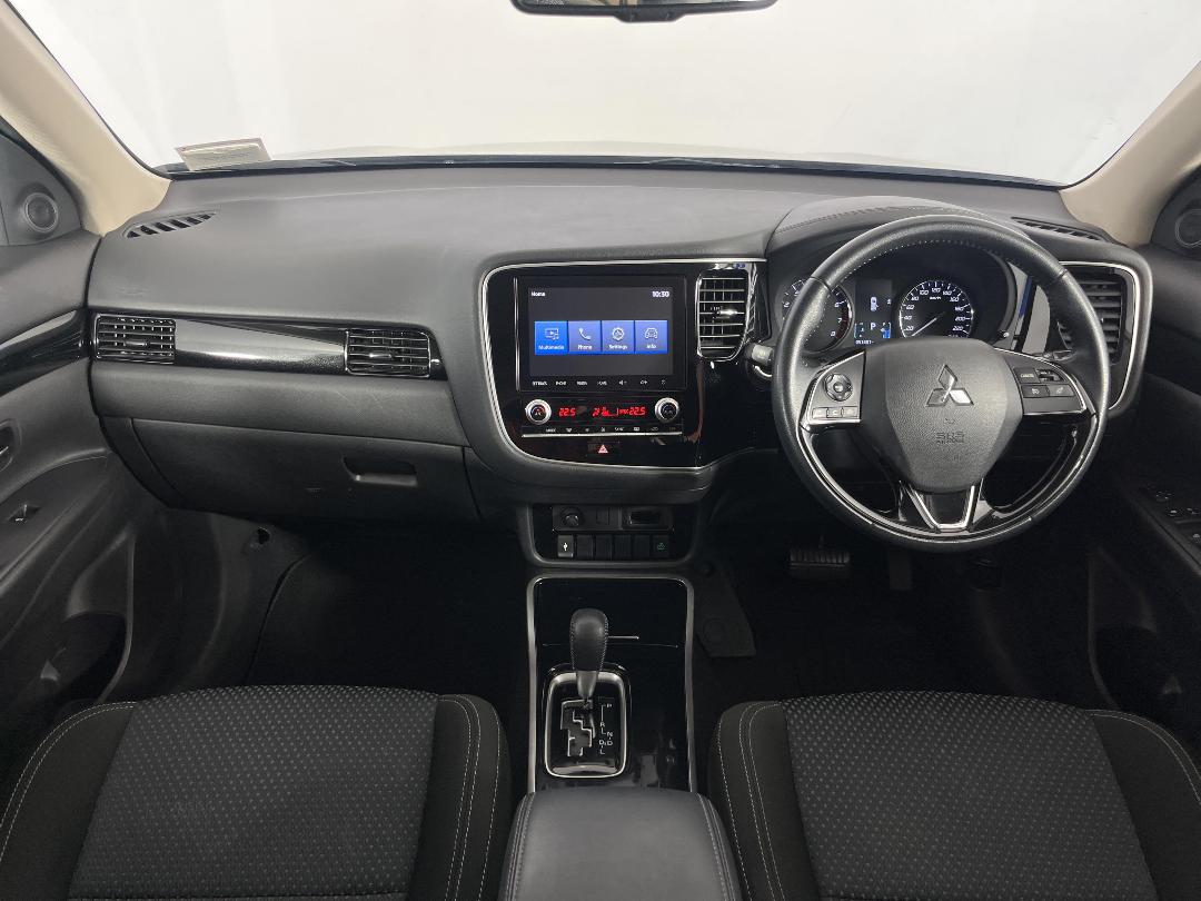 Photo '17' of Mitsubishi Outlander Photo '17' of Mitsubishi Outlander