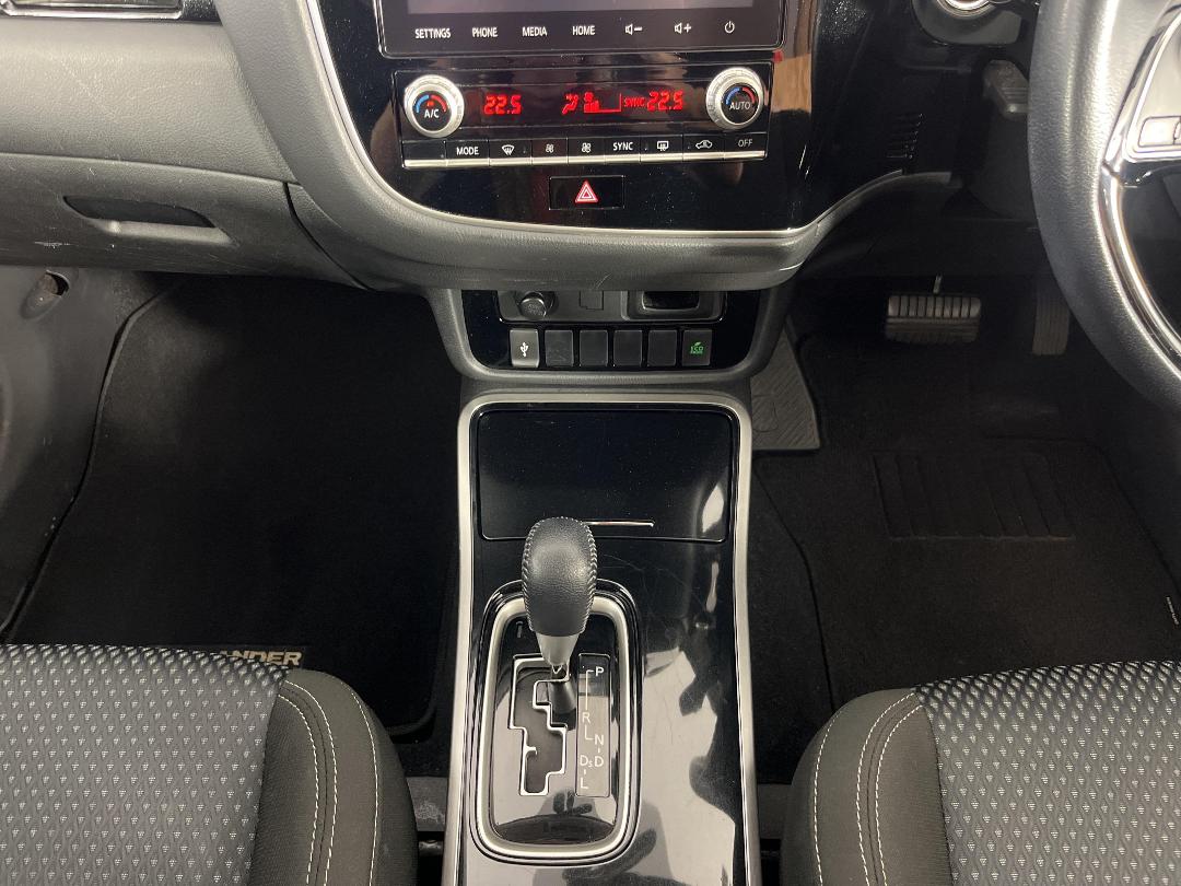 Photo '18' of Mitsubishi Outlander Photo '18' of Mitsubishi Outlander