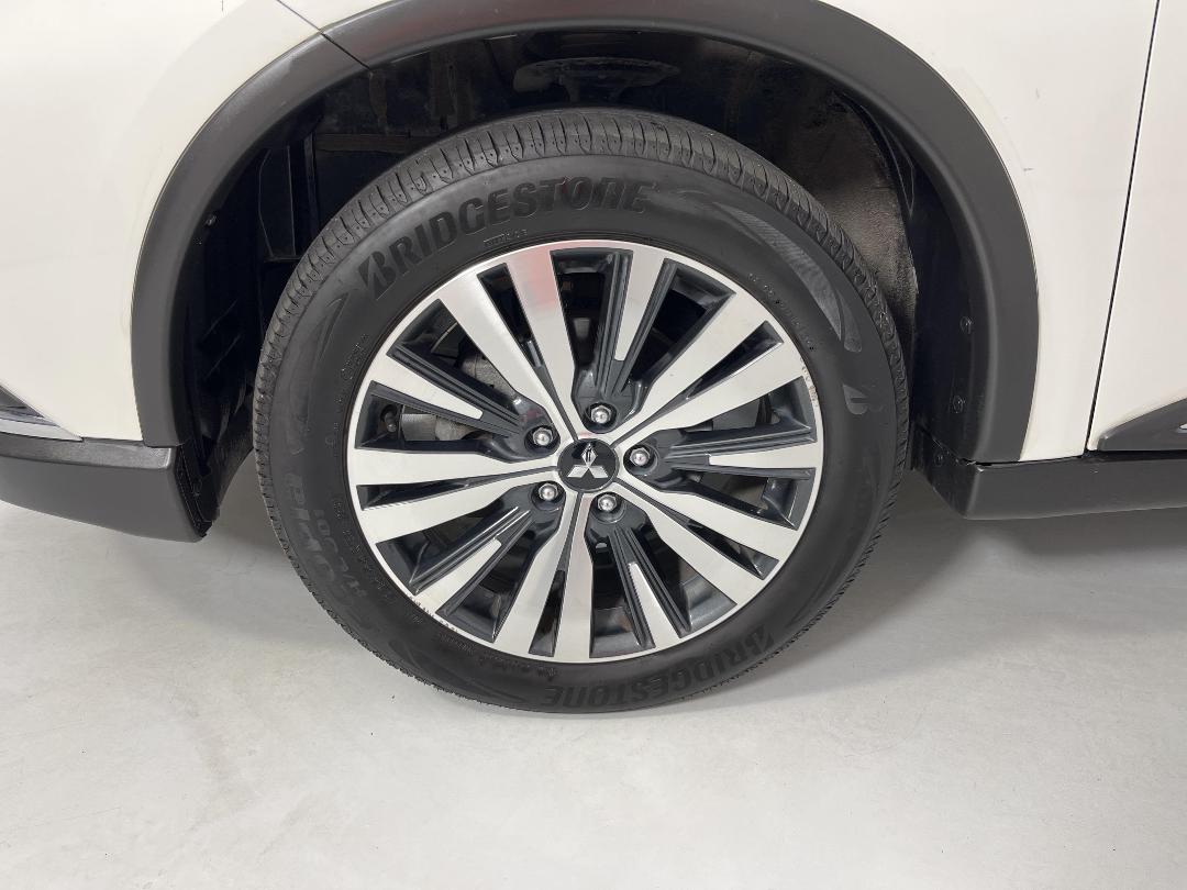 Photo '10' of Mitsubishi Outlander