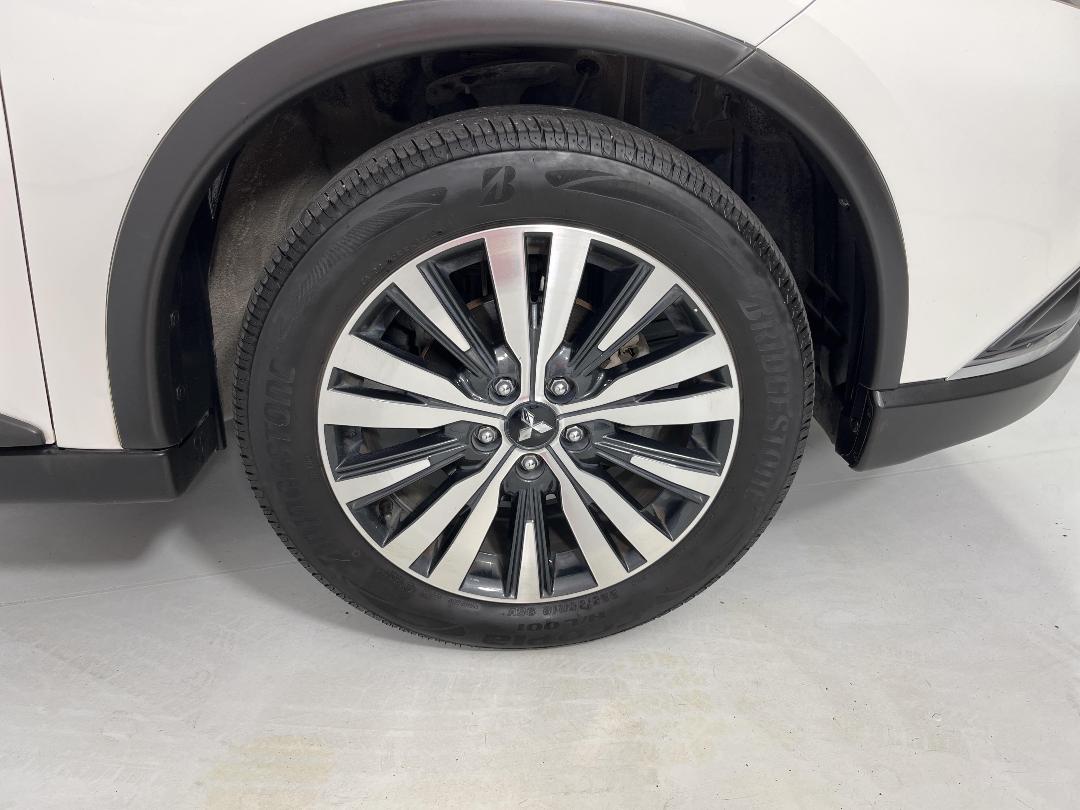 Photo '9' of Mitsubishi Outlander