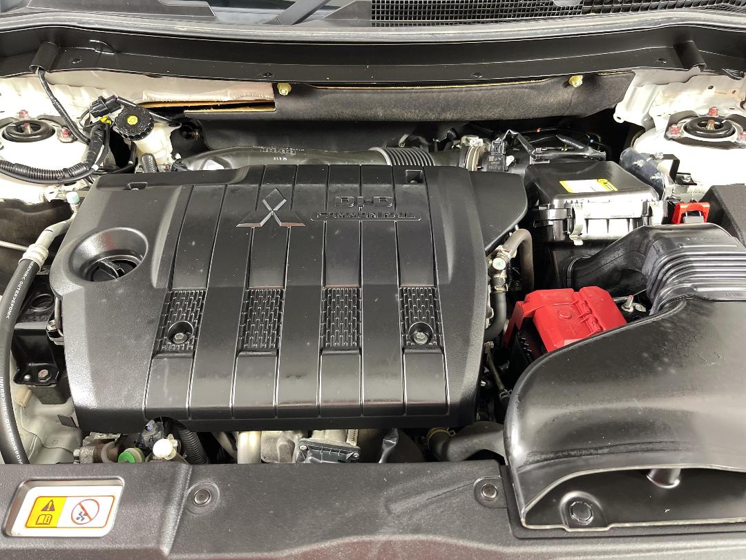 Photo '13' of Mitsubishi Outlander