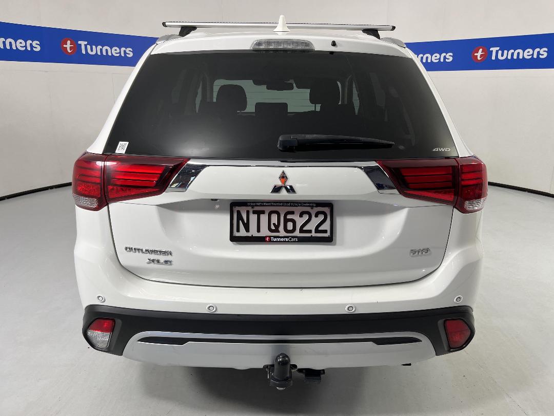 Photo '6' of Mitsubishi Outlander