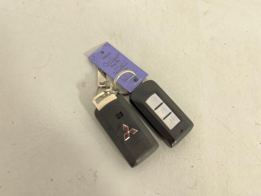 Photo '22' of Mitsubishi Outlander