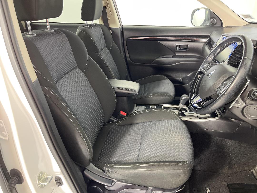 Photo '16' of Mitsubishi Outlander