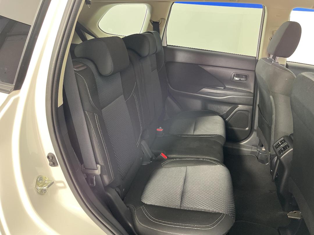 Photo '20' of Mitsubishi Outlander