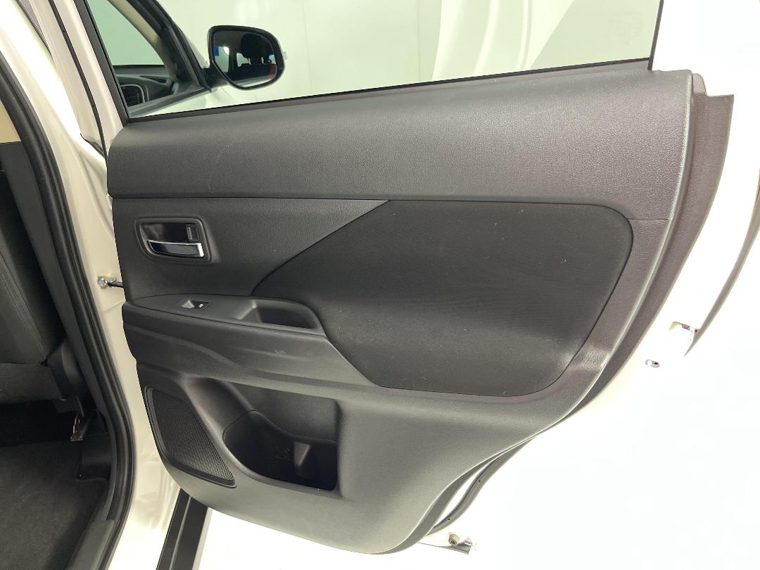 Photo '19' of Mitsubishi Outlander