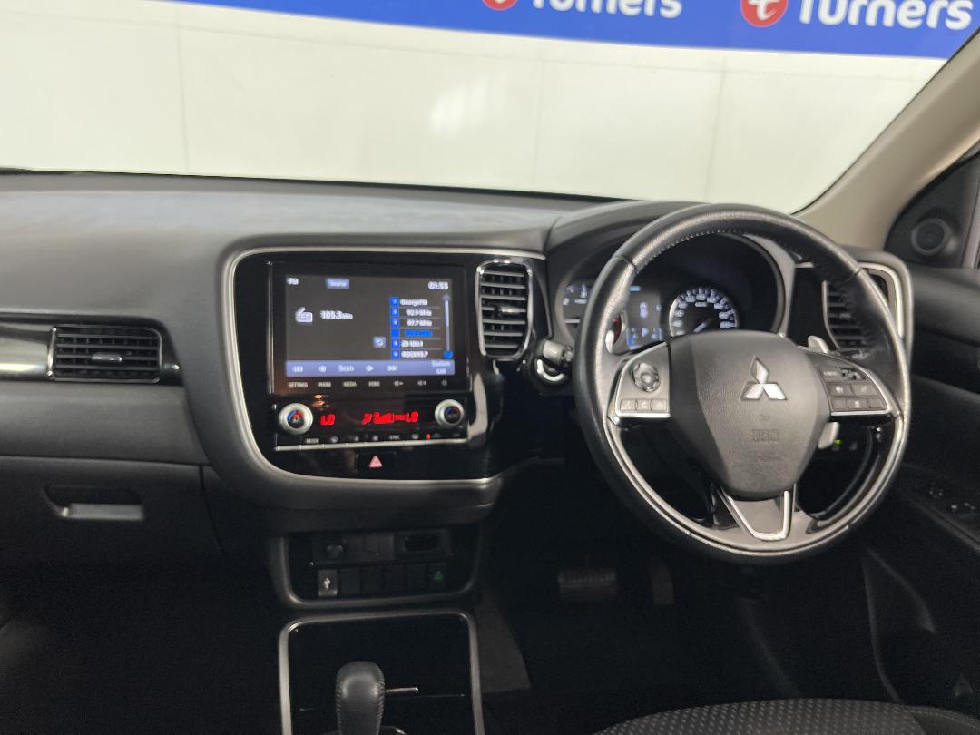 Photo '17' of Mitsubishi Outlander